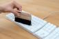 Mobile Preview: PC-Bürste aus Buchenholz mit schwarzem Besatz reinigt Tastatur